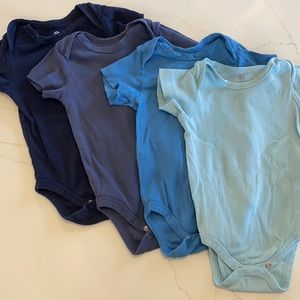 3-6 Month | 4 pack of onsies | Honest Co  🦖 EUC Bundle discounts